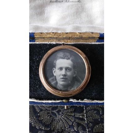 Antique Vintage Edwardian 1900-s Rolled Gold Locket Pendant with Photographs.
