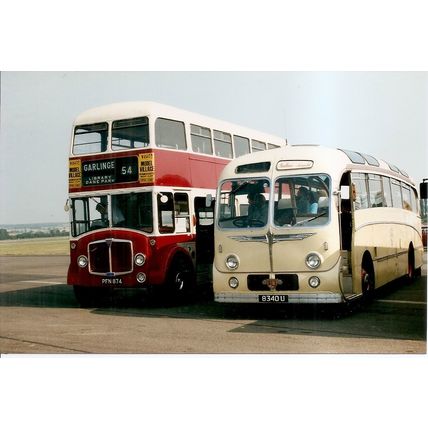 Colour Photograph of Wallace Arnold Tours Ltd. - 8340 U