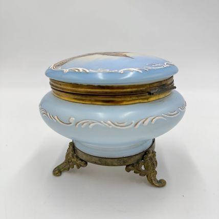 Victorian opaline Capitol Washington painted vanity trinket powder Box Antique