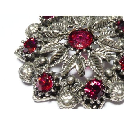 VINTAGE 1970-s Large Pewter Silvertone & Red Rhinestone Floral Cluster BROOCH.