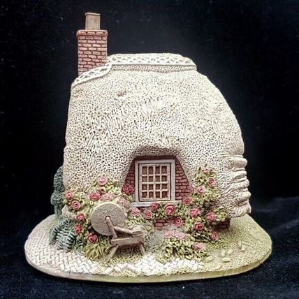 Lilliput Lane Petticoat Thatched Cottage Vintage Ornament
