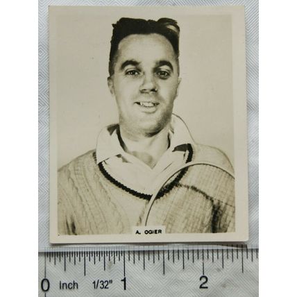 1938 Gallaher's Island Sporting Celebrities 25 A. Ogier, Badminton