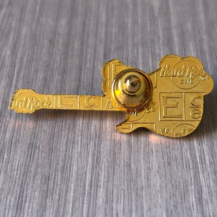 Hard Rock Cafe Tijuana Border Rock & Roll Cowboy Hat guitar HRC Mini Pin VGC