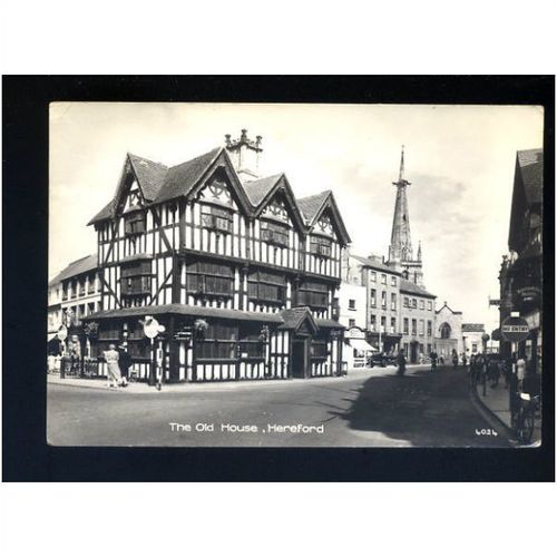 HEREFORD Old House Postcard (4024)