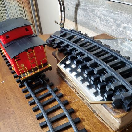 G-Scale Rio Grande Caboose #4067 & six (6) Track Lengths by Scientific Toys Ltd.