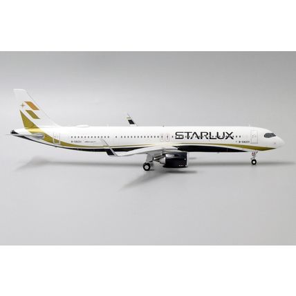 A321NEO STARLUX REG: B-58201 WITH STAND - JC WINGS EW221N001 1/200