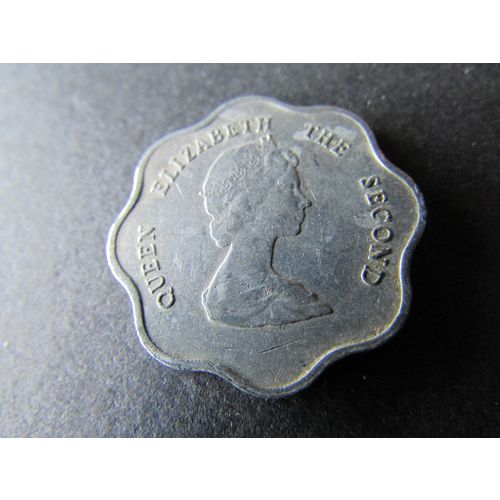 1986 QUEEN ELIZABETH II EAST CARIBBEAN STATES 5 CENTS FREE POST. AP