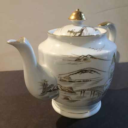 Kutani (KUT 295) Hand-Painted Gold on White Teapot & Lid