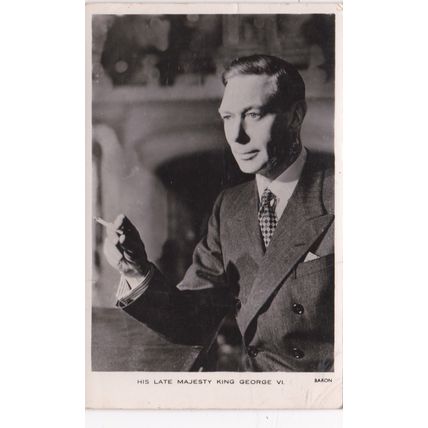B37 ROYALTY POSTCARD -HIS LATE MAJESTY KING GEORGE V1 SMOKING