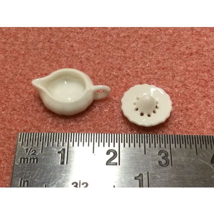 Juicer Plain White 1:12th Dolls House Miniature