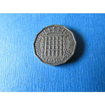 1956 QUEEN ELIZABETH II BRASS THREEPENCE FREE POST. (zzebid)