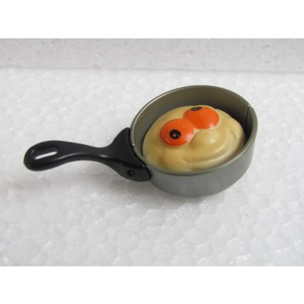 Kinder Surprise Toy 2003 K03 N029 Omelete Pan