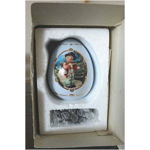 Porcelain egg Little Fiddler 1994 M. I. Hummel Danbury Mint vintage collectible
