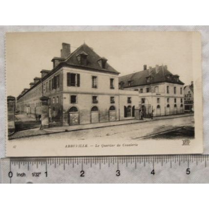vintage postcard Abbeyville - Le Quartier de Cavalerie