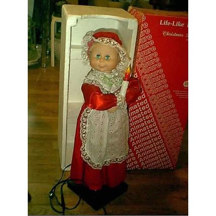VINTAGE 26" H 2 FEET LIFE-LIKE MOTION ANIMATED CHRISTMAS GRANDMA DISPLAY