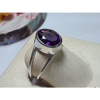 2.25ct Oval Natural Amethyst bezel Sterling Silver S-8 split shank Ring #19706