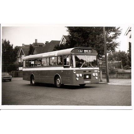 Black & White Photograph of Maidstone & District Motor Services Ltd. - SKO 273R
