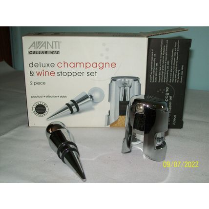 AVANTI DELUXE CHAMPAGNE & WINE STOPPER SET