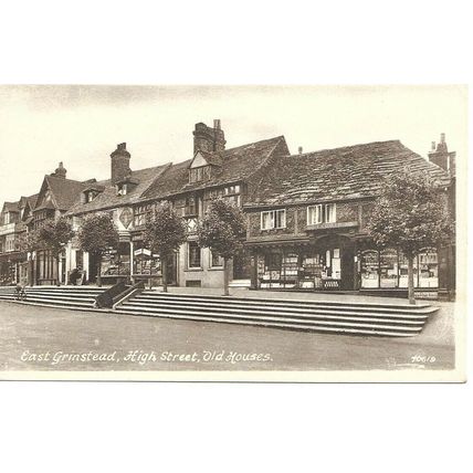 EAST GRINSTEAD - High Street - Old Houses - Sussex Postcard (144SUS)