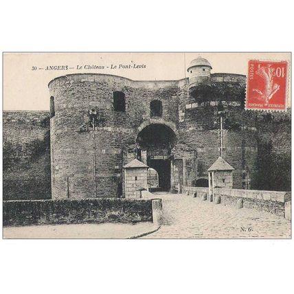 49 - Angers - le château - le pont levis