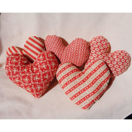 5 Primitive Fabric Heart Pillow Ornies Tucks Bowl Fillers 5 1/2 Inch Farmhouse