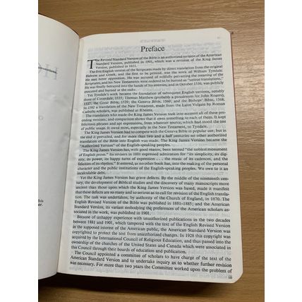 1971 HOLY BIBLE KING JESUS WORDS IN RED USA FAUX LEATHER BOOK (P4) ref:Y104