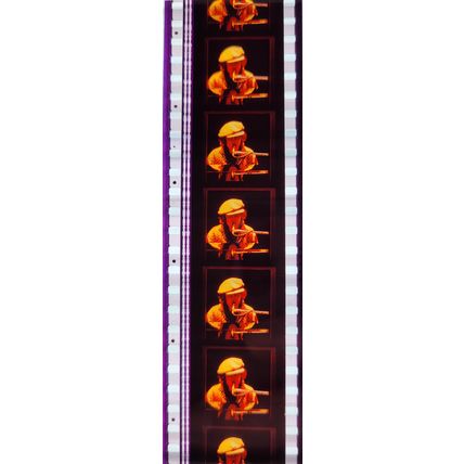 Pk DAU - J - MIX - a 004D. 1 STRIP OF 5 - 35MM FILM CELLS. (E J )