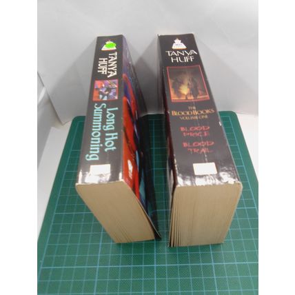 2 Tanya Huff US PBs Blood Books: Price / Trail & Summoned to Tourney