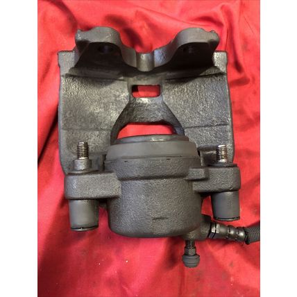 Land Rover LR015387 Left Front Brake Caliper + LR135810 Hose LR2