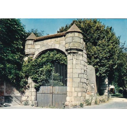 Orsay la vieille porte Postcard unused VGC