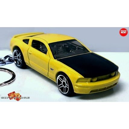RARE KEYCHAIN YELLOW BLACK FORD MUSTANG GT CUSTOM Ltd GREAT GIFT NOVELTY