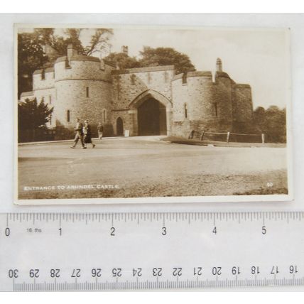 1935 postcard Entrance to Arundel Castle