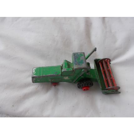 COMBINE HARVESTER K9 lesney (08/01) # #