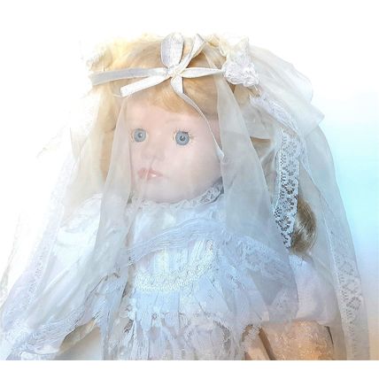 LEONARDO PORCELAIN BRIDE DOLL - SILKY SATIN DRESS + VEIL - 41 cm tall VERY GOOD