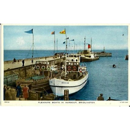 Yorkshire BRIDLINGTON Pleasure Boats Postcard (Tuck BDGN 31)