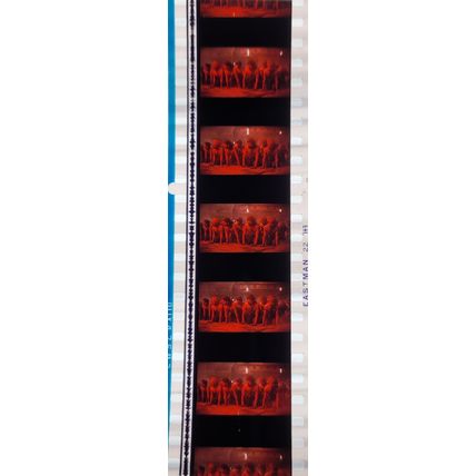 Pk GEB - P - MIX - a 020T . 1 STRIP OF 5 - 35MM FILM CELLS. ( )
