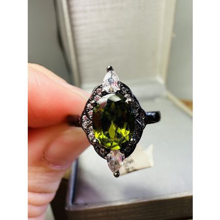 Oval Peridot Gem W/Accents & Black Colored Band Sz9 Reign Reveal Ring