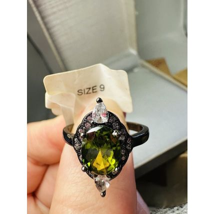 Oval Peridot Gem W/Accents & Black Colored Band Sz9 Reign Reveal Ring