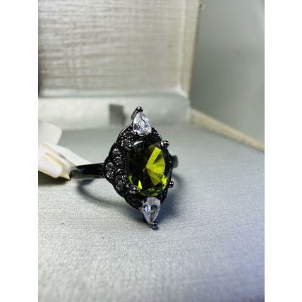 Oval Peridot Gem W/Accents & Black Colored Band Sz9 Reign Reveal Ring