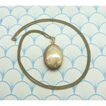 Vintage Large Brass Coloured Metal Etched Design Locket Pendant Necklace
