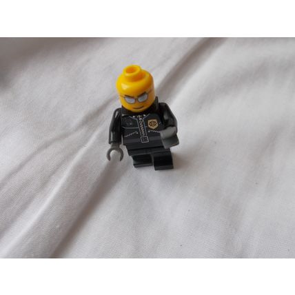 MINNIFIGURE COP NO HAT (24/01) FREE POSTAGE U K