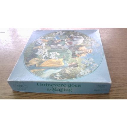 GUINEVERE GOES A-MAYING Round Jigsaw Puzzle (500 Piece)