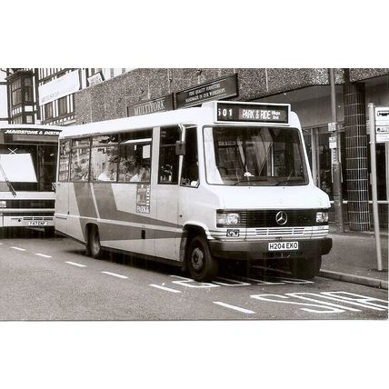Black & White Photograph of Maidstone & District Motor Services Ltd. - H204 EKO