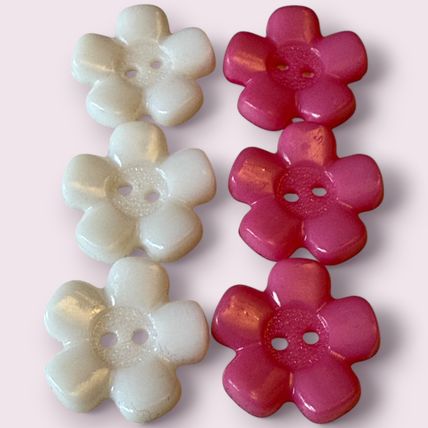 Acrylic Flower Buttons 20mm Flat 2 Hole 2 Colours White And Pink