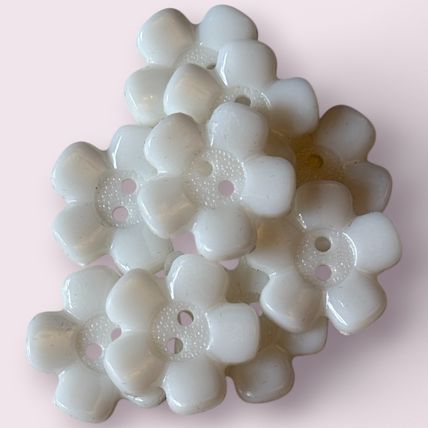 Acrylic Flower Buttons 20mm Flat 2 Hole 2 Colours White And Pink