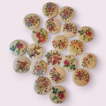 20mm Vintage Mixed Wooden Floral Buttons Flower 2 Hole Crafts Cardigans Knitting