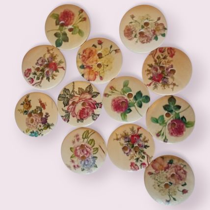 20mm Vintage Mixed Wooden Floral Buttons Flower 2 Hole Crafts Cardigans Knitting