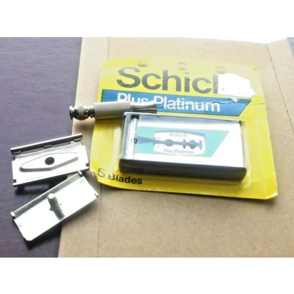 Gillette Travel Double Edge Safety Razor 1960,s or earlier.