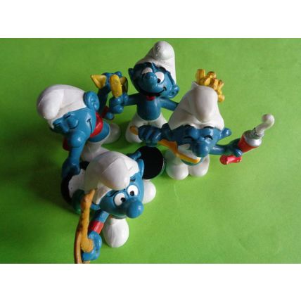 Job lot of 10 smurfs roman guard scottish bagpipe chef tennis lion tamer set4