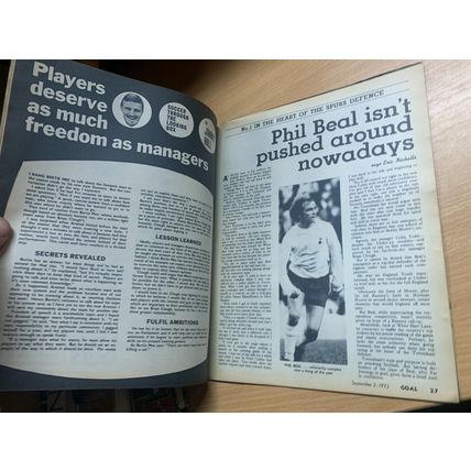 GOAL MAGAZINE #210 2 SEPT 1972 UK FOOTBALL MAGAZINE - SPURS TEAM POSTER (LL)
